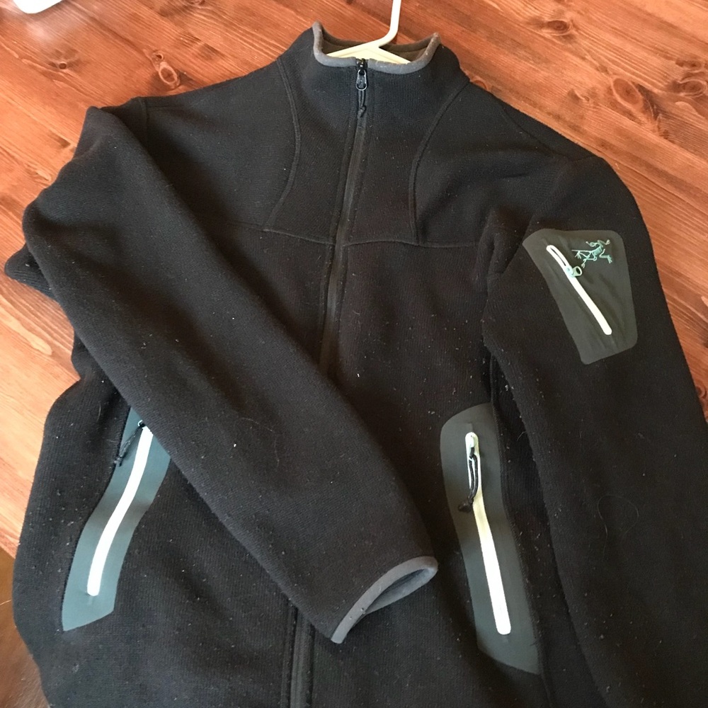 Arc’teryx Women’s Black Zipup lightweight Jacket L